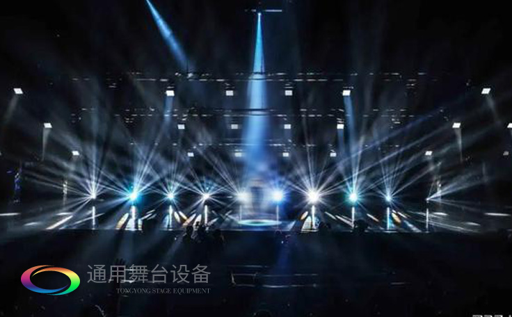 視覺屏幕為主、條狀LED屏幕、燈光設(shè)備及舞臺幕布詮釋當(dāng)下舞臺設(shè)計潮流