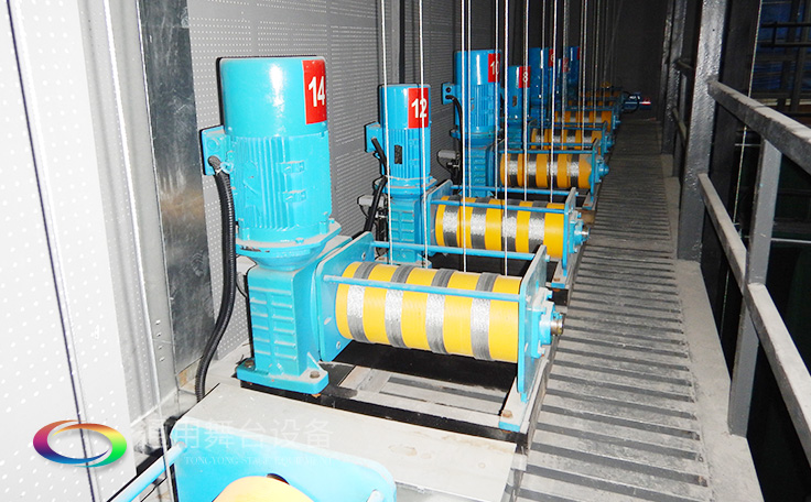 舞臺大幕舞臺阻燃幕布www.nhseo.com.cn 、二、三道幕等分割表演區(qū)域，移換場景不間斷