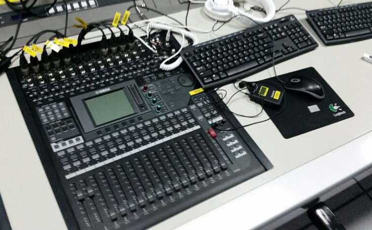 通用舞臺承建藍騎士水運動中心演藝舞臺機械、燈光及舞臺幕布建設