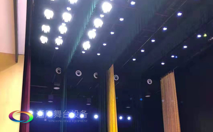 面光、耳光、側光、頂光等等舞臺燈光幾個常用光位介紹