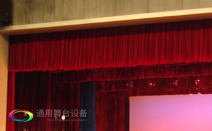 舞臺劇場布置一套完整的舞臺阻燃幕布需要幾層？