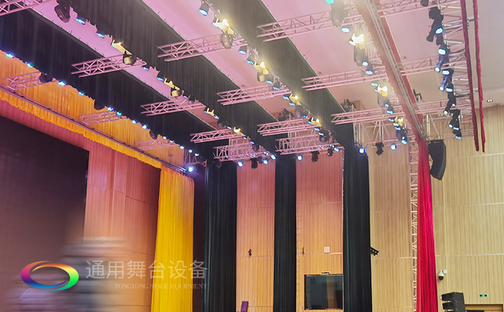 專業(yè)品質(zhì)、極具性價比舞臺阻燃幕布 優(yōu)選通用舞臺