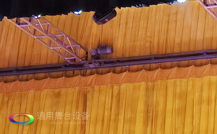 舞臺阻燃幕布除了有效阻燃，還有哪些作用性能？