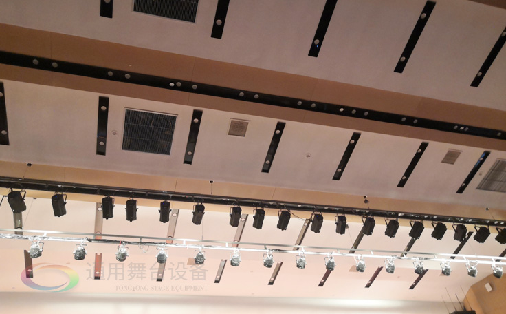 南京某國(guó)企禮堂舞臺(tái)系統(tǒng)分項(xiàng)工程通過質(zhì)量驗(yàn)收 涉及舞臺(tái)吊桿、舞臺(tái)燈光等項(xiàng)目 現(xiàn)已投入使用