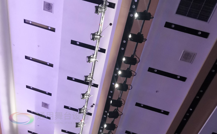 南京某國(guó)企禮堂舞臺(tái)系統(tǒng)分項(xiàng)工程通過質(zhì)量驗(yàn)收 涉及舞臺(tái)吊桿、舞臺(tái)燈光等項(xiàng)目 現(xiàn)已投入使用