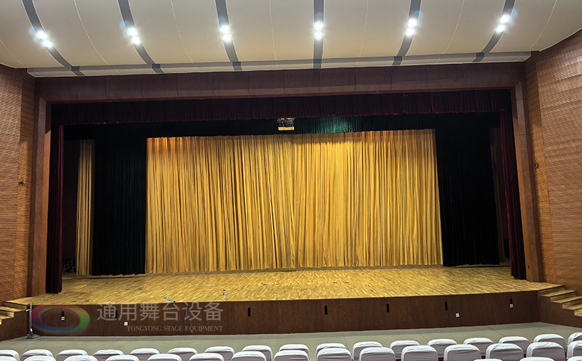 提質校園文體陣地，深耕美育育人，營造濃厚的校園文化氛圍！安順一中完成舞臺幕布、設備優化升級